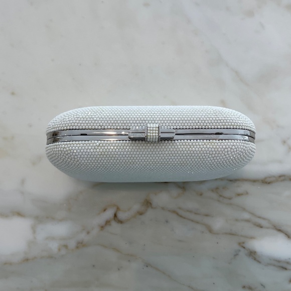 JUDITH LEIBER WHITE CHAULK CRYSTAL CLUTCH & CHAIN - Picture 7 of 17